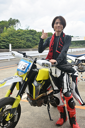 D72_1823_thumb.png